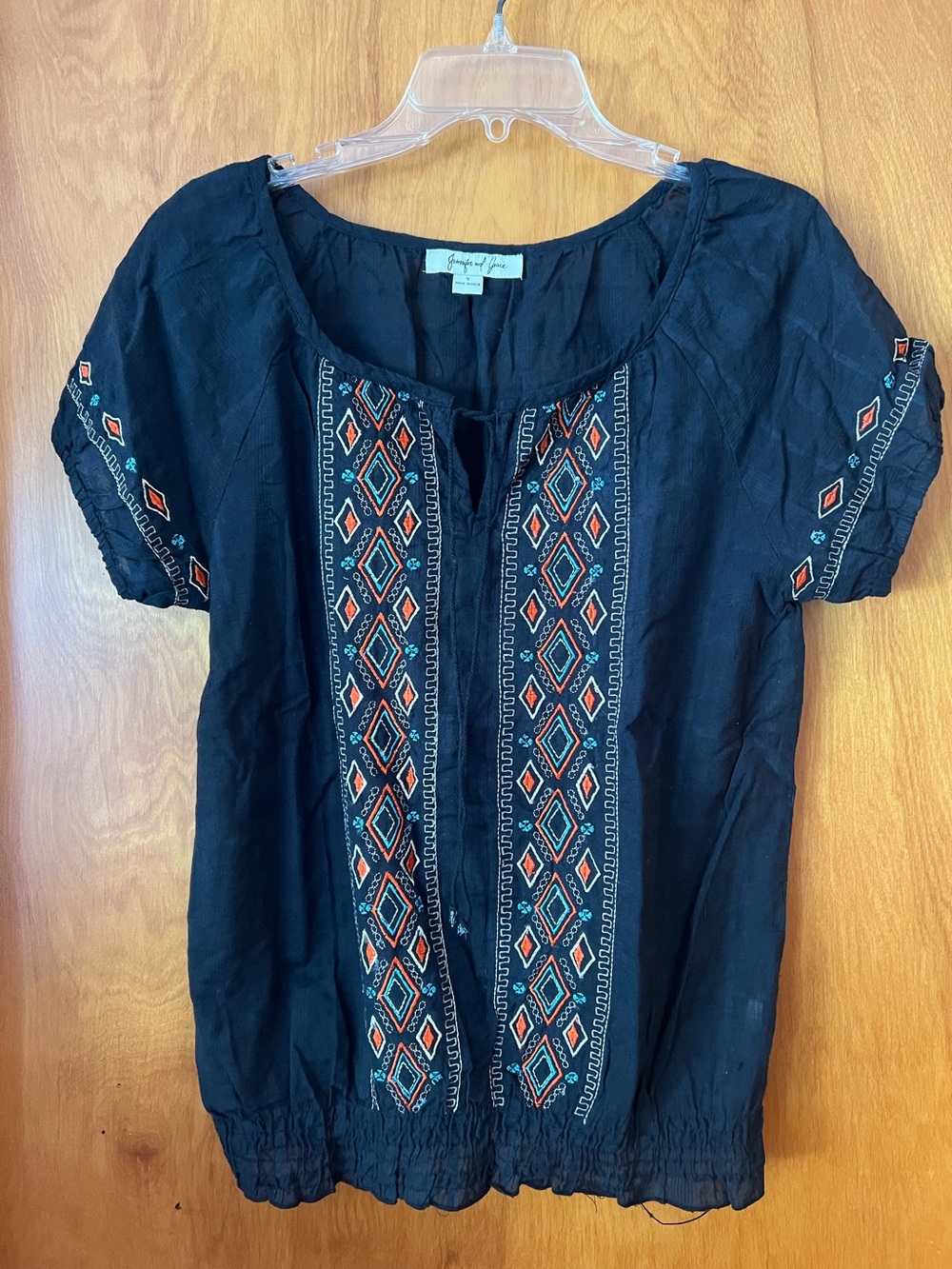 Jennifer & Grace size small Southwestern inspired short sleeve peasant top